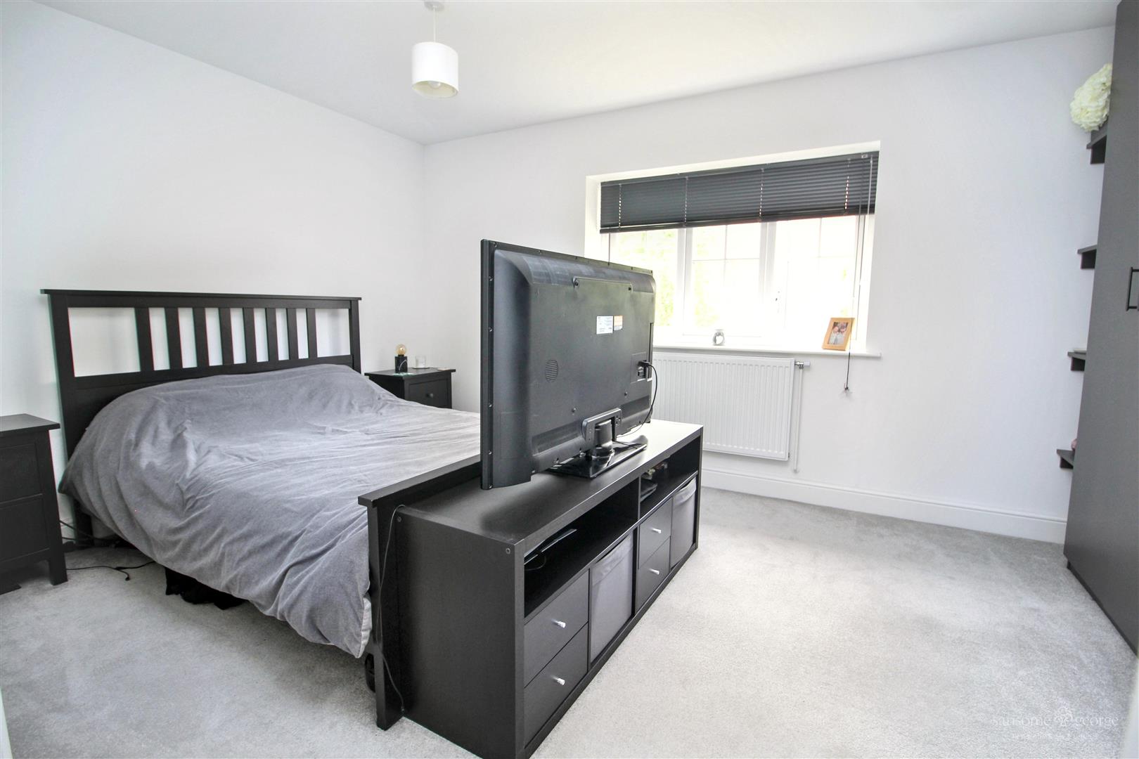 Sheffield Close, Pangbourne, Reading